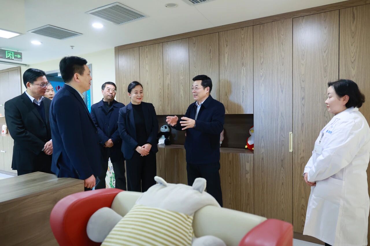 張乃文到仁逸康養中心、瑞康醫院調研